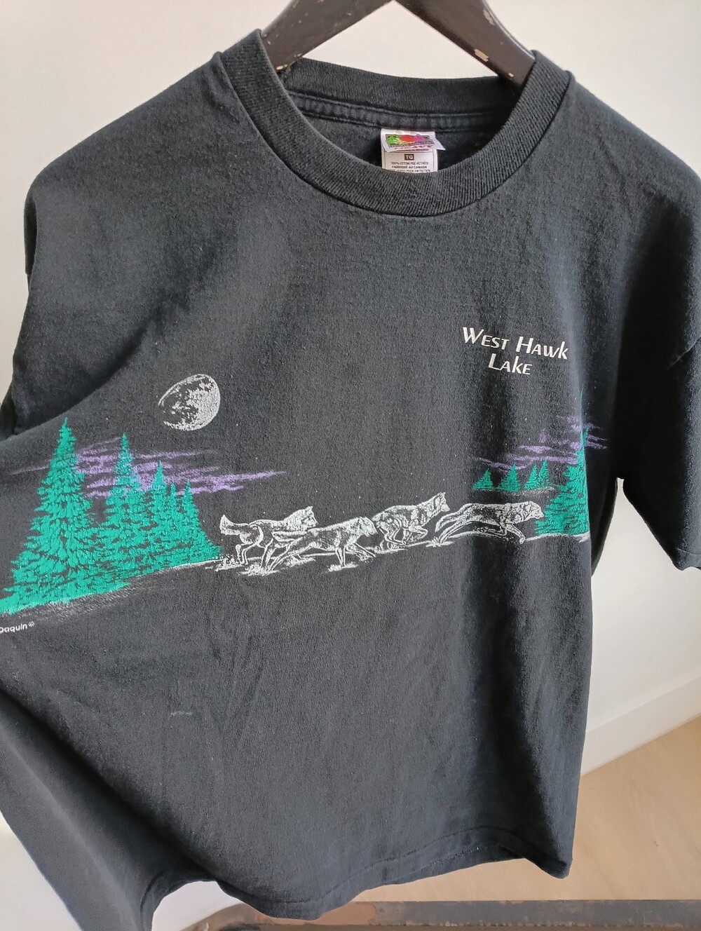 Vintage 90s Fruit of the Loom Wolf Tee XL West Hawk Lake Canada Single Stitch